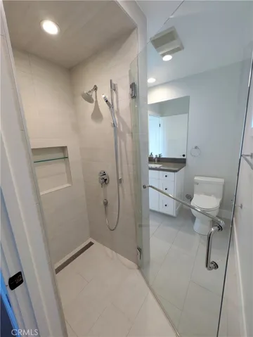 Zero-threshold shower