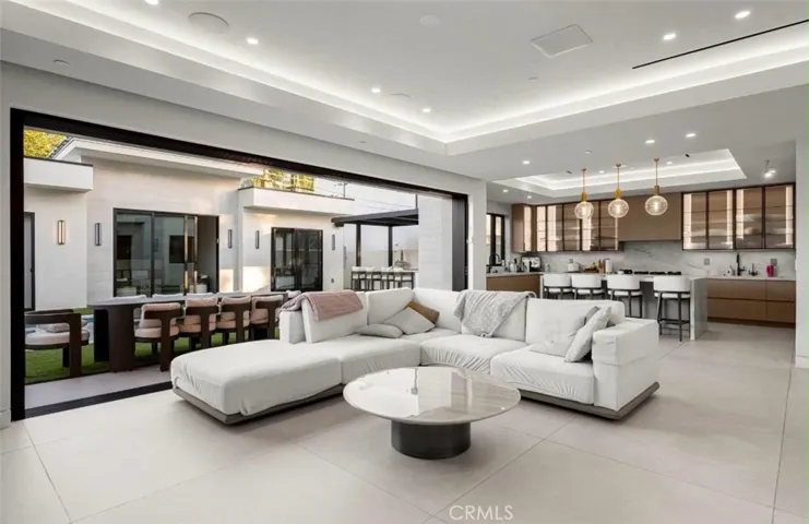 5028 Lindley, Encino, California 91316 — photo 5