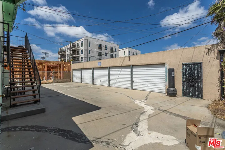 6124 S Victoria Avenue, Los Angeles, California 90043