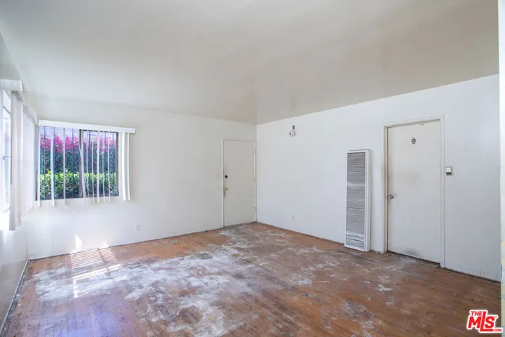 6124 S Victoria Avenue, Los Angeles, California 90043