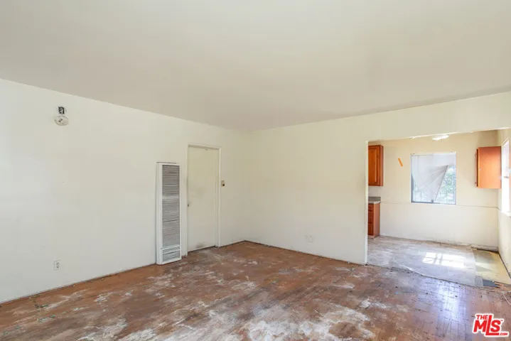 6124 S Victoria Avenue, Los Angeles, California 90043