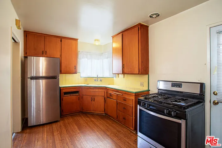6124 S Victoria Avenue, Los Angeles, California 90043