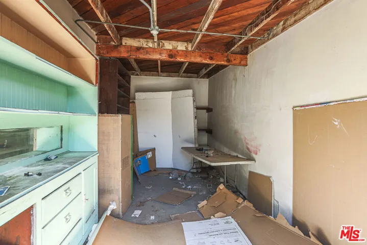 6124 S Victoria Avenue, Los Angeles, California 90043
