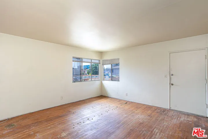 6124 S Victoria Avenue, Los Angeles, California 90043