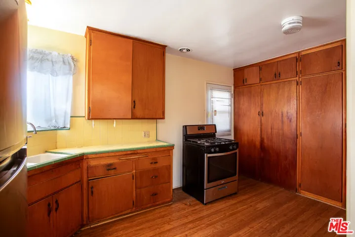 6124 S Victoria Avenue, Los Angeles, California 90043