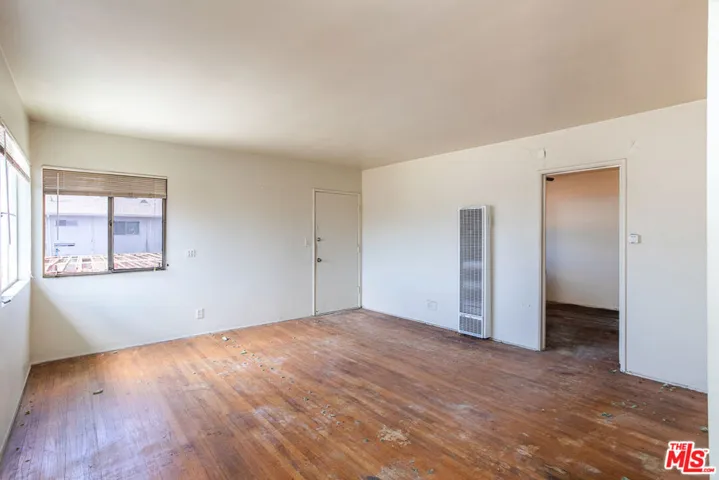 6124 S Victoria Avenue, Los Angeles, California 90043
