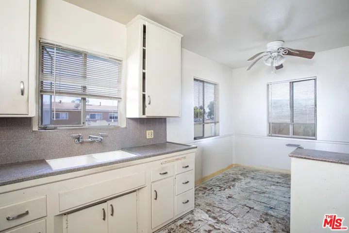 6124 S Victoria Avenue, Los Angeles, California 90043