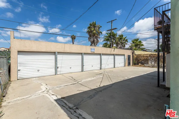 6124 S Victoria Avenue, Los Angeles, California 90043