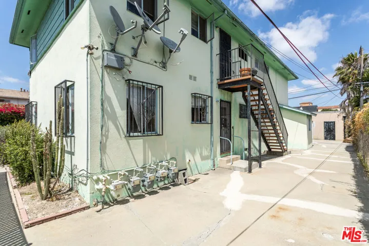 6124 S Victoria Avenue, Los Angeles, California 90043