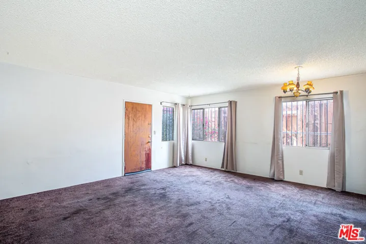 6124 S Victoria Avenue, Los Angeles, California 90043