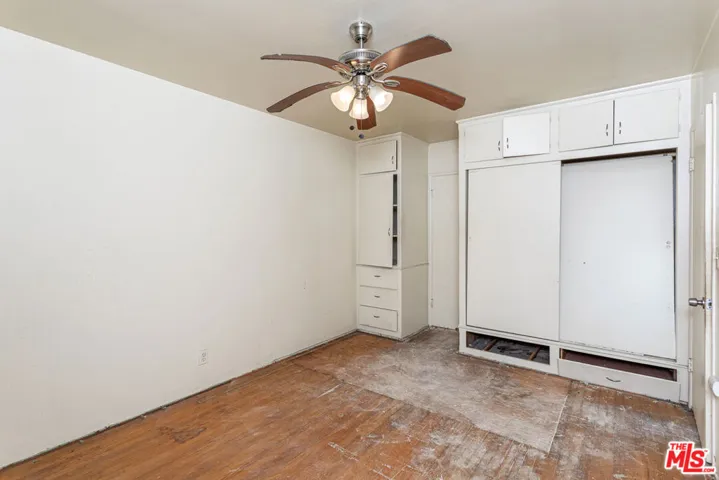 6124 S Victoria Avenue, Los Angeles, California 90043