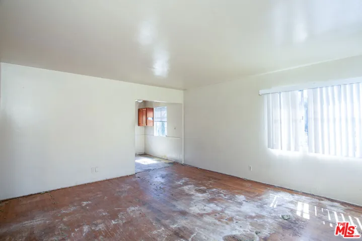 6124 S Victoria Avenue, Los Angeles, California 90043