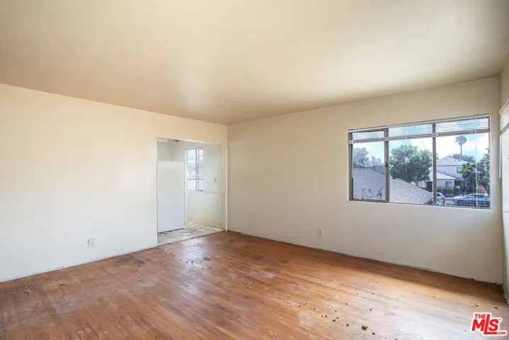 6124 S Victoria Avenue, Los Angeles, California 90043