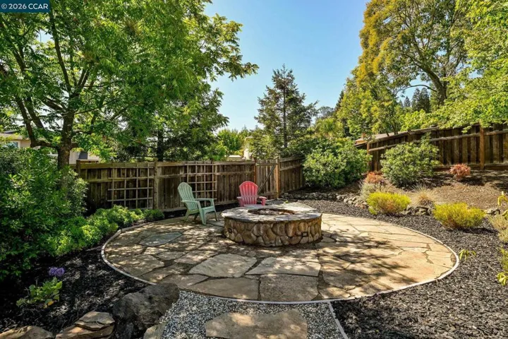 Gas firepit