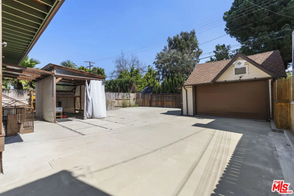 Backyard w/ 2 Car Garage