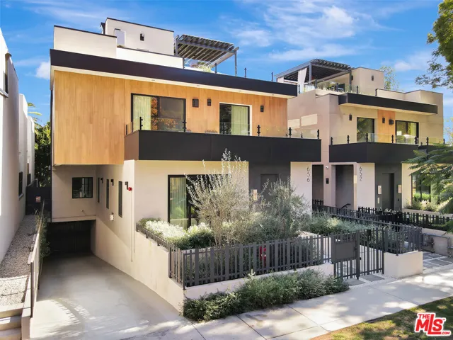 652 Huntley Drive 102, West Hollywood, California 90069
