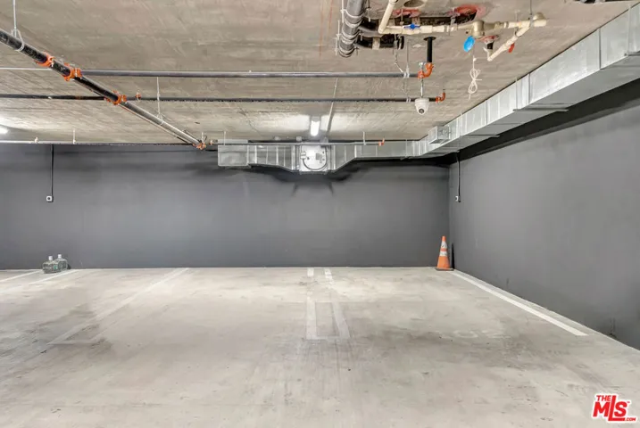 652 Huntley Drive 102, West Hollywood, California 90069
