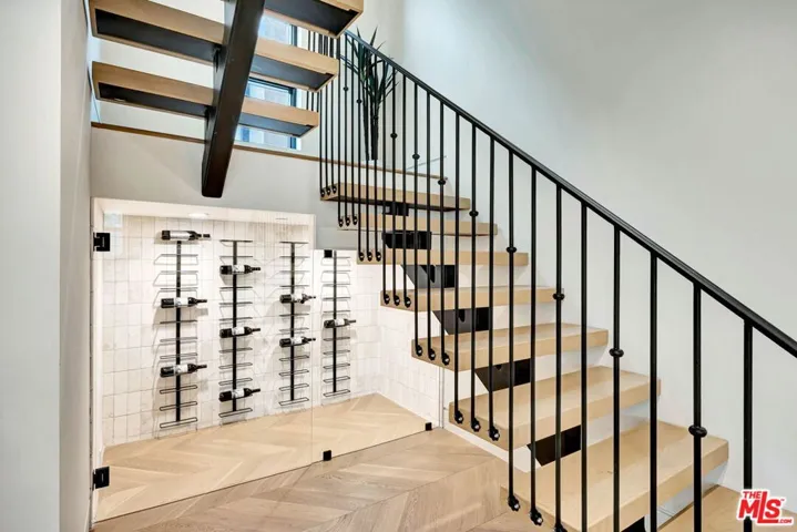652 Huntley Drive 102, West Hollywood, California 90069