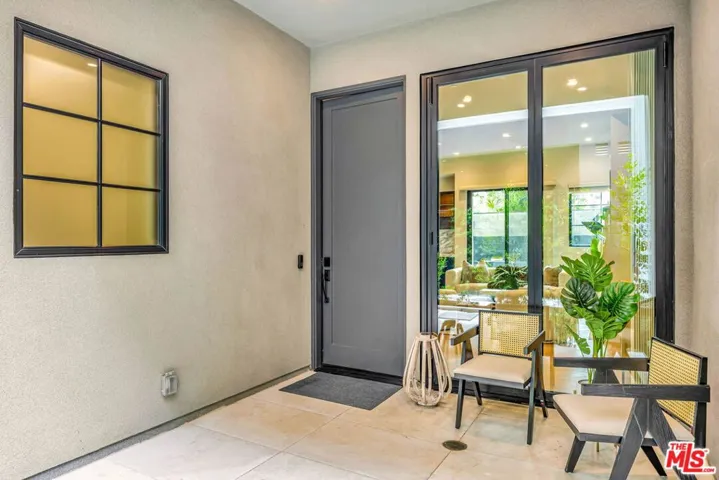 652 Huntley Drive 102, West Hollywood, California 90069