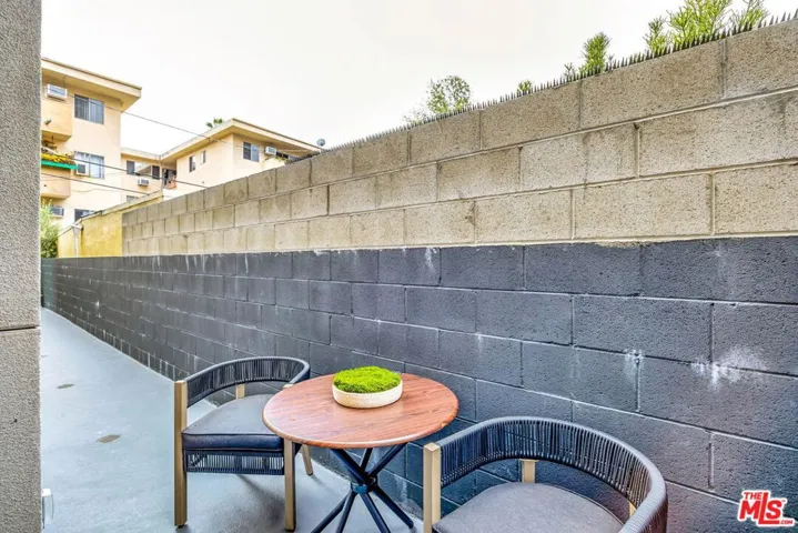 652 Huntley Drive 102, West Hollywood, California 90069
