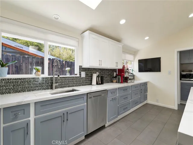 6213 Lubao, Woodland Hills, California 91367
