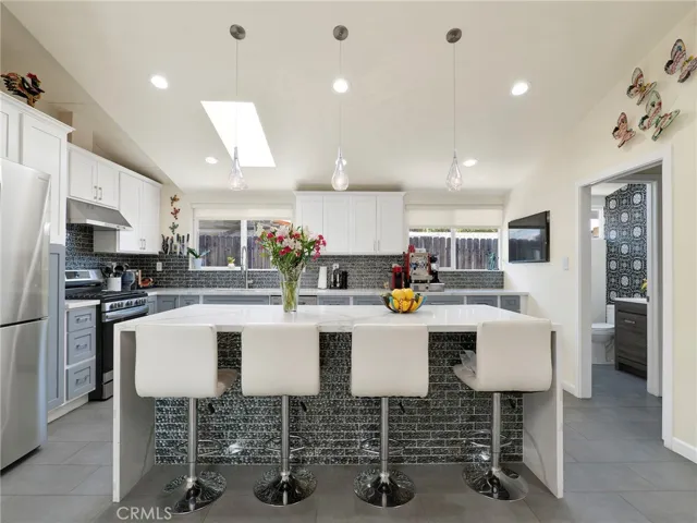 6213 Lubao, Woodland Hills, California 91367