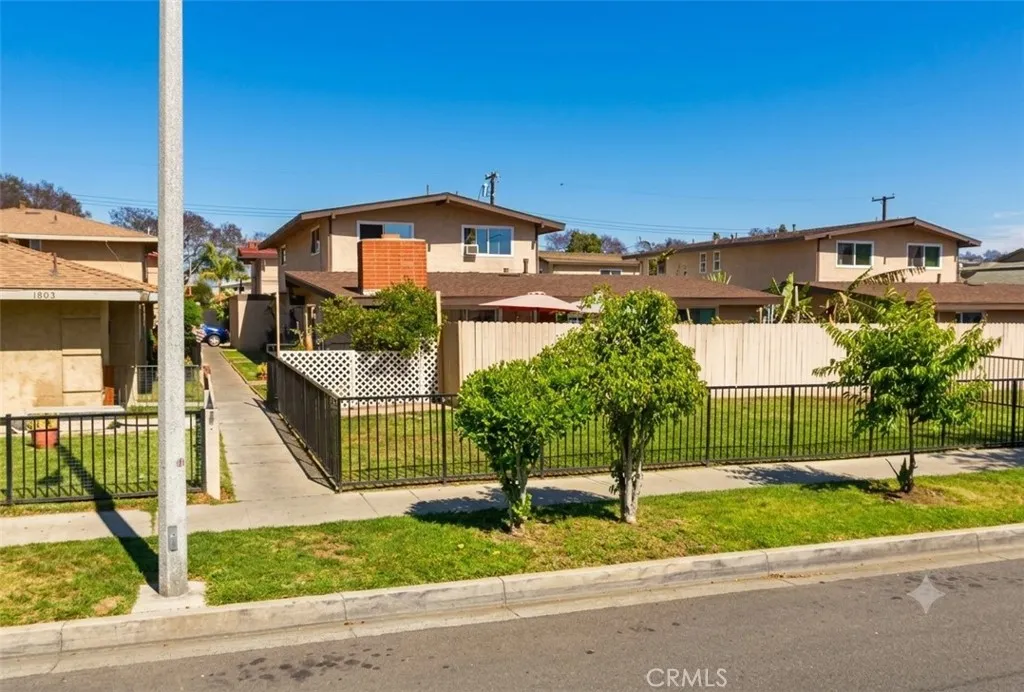 1609 Cedar