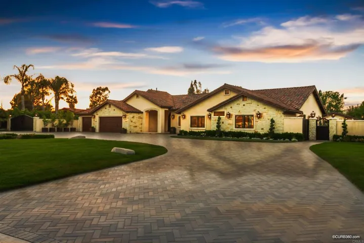3572 74 Par Four Drive, El Cajon, California 92019