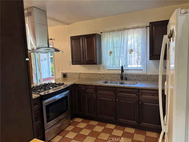 11111 S Osage, Inglewood, California 90304