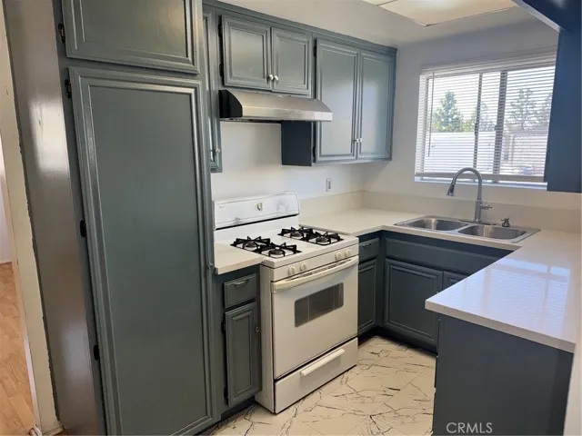 2057 Calle La Sombra 4, Simi Valley, California 93063