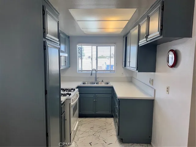 2057 Calle La Sombra 4, Simi Valley, California 93063