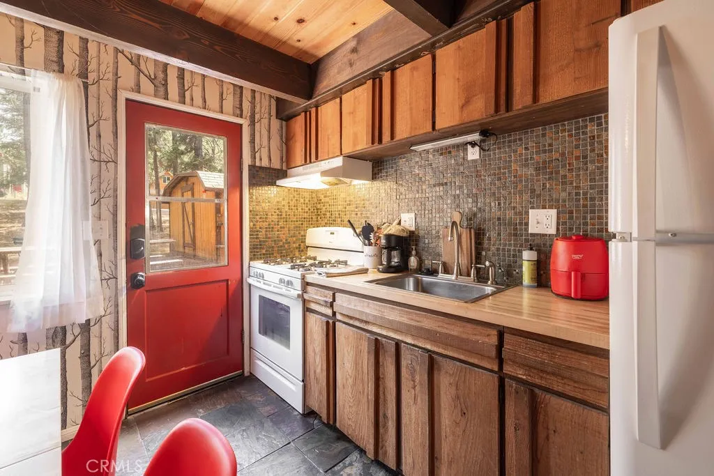 42733 Cedar, Big Bear Lake, California 92315 — photo 4