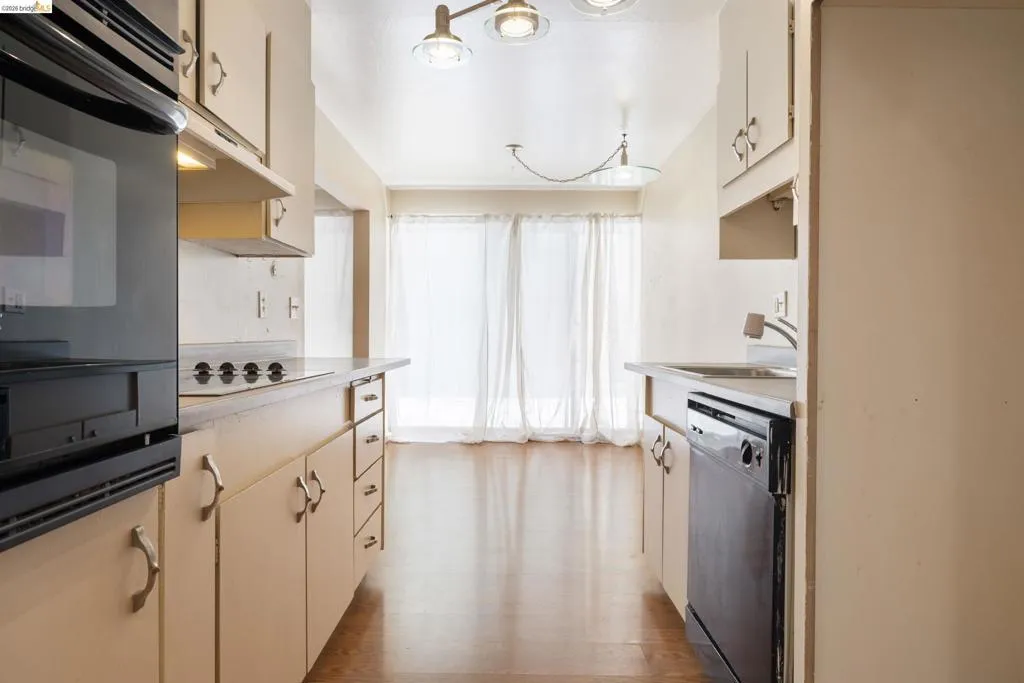 398 Adams St 104, Oakland, California 94610 — photo 4