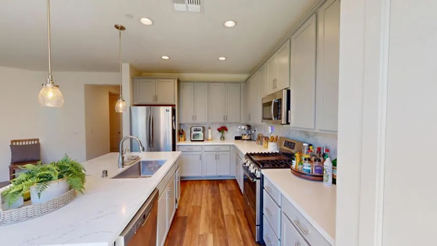 450 Thistle Street, Hollister, California 95023