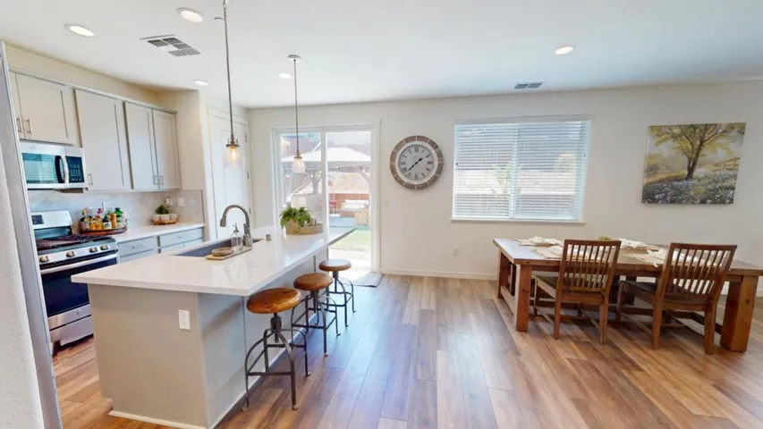 450 Thistle Street, Hollister, California 95023