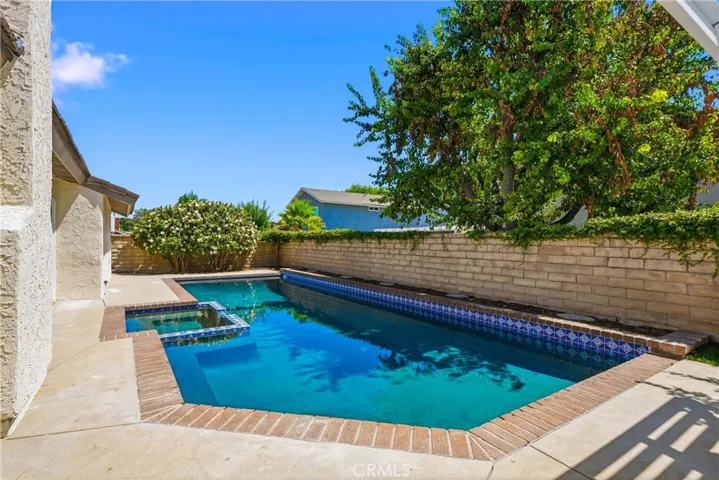 25660 Lochmoor Road, Valencia, California 91355