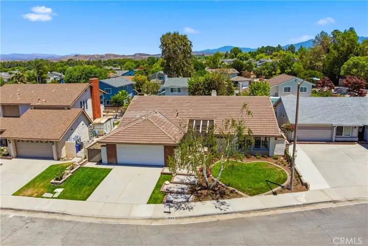 25660 Lochmoor Road, Valencia, California 91355