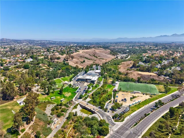 Kids splash park, hiking trails and summer music festivals located in the amphitheatre.