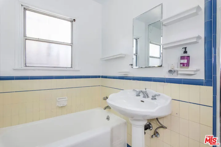 1817 S Genesee Avenue, Los Angeles, California 90019