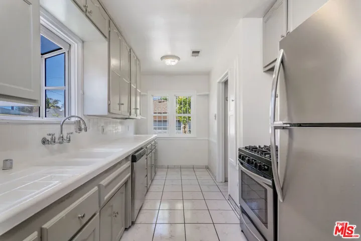 1817 S Genesee Avenue, Los Angeles, California 90019
