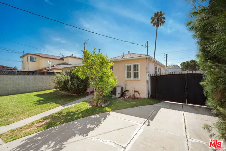 1817 S Genesee Avenue, Los Angeles, California 90019