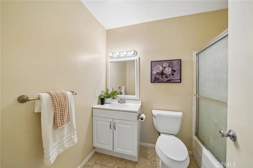 Upstairs Hallway Bath
