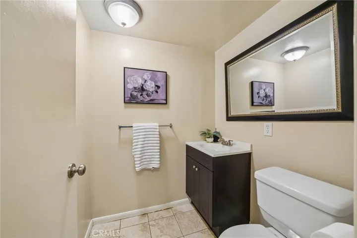 Downstairs 1/2 bath