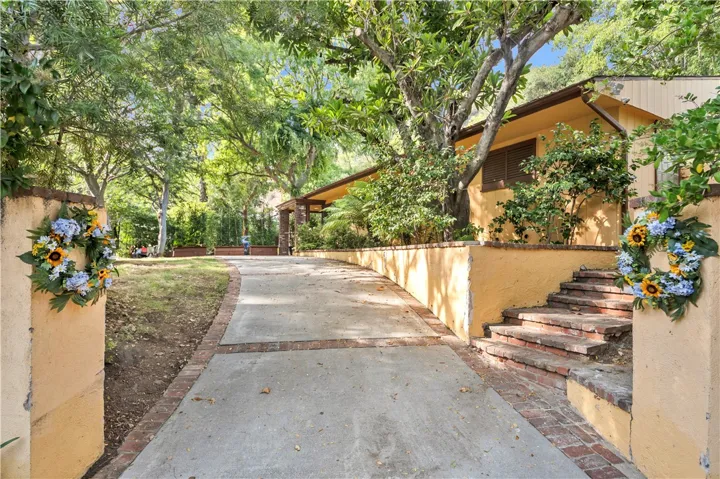 2500 Benedict Canyon, Beverly Hills, California 90210