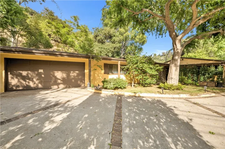 2500 Benedict Canyon, Beverly Hills, California 90210