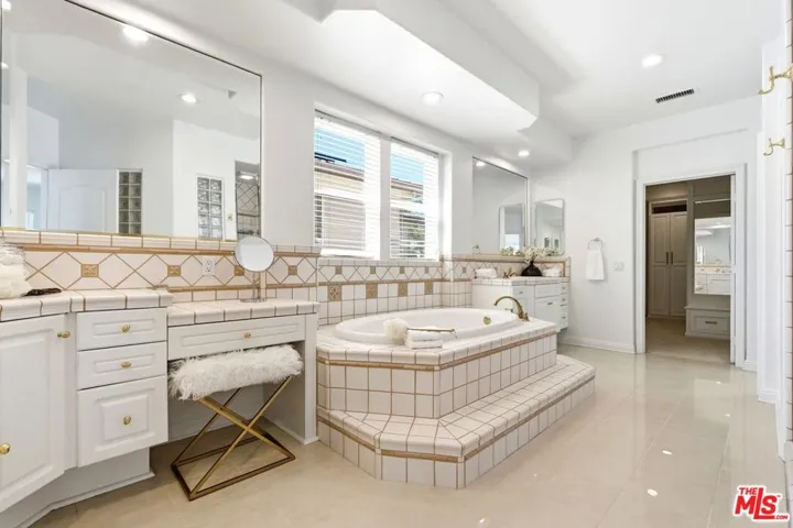 20274 Via Medici, Porter Ranch, California 91326