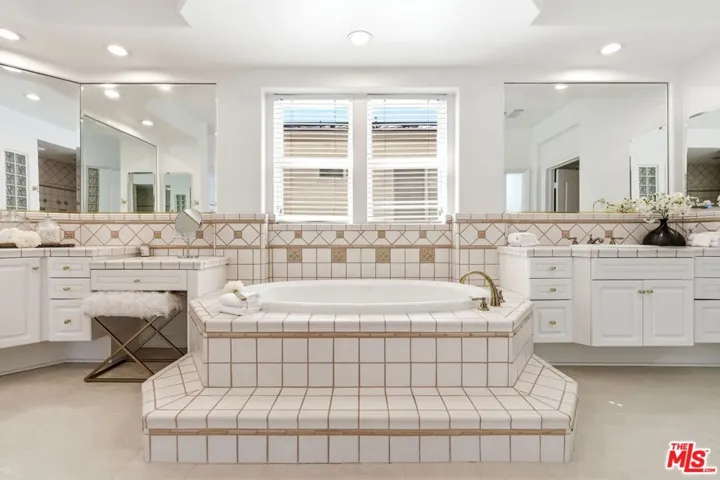 20274 Via Medici, Porter Ranch, California 91326