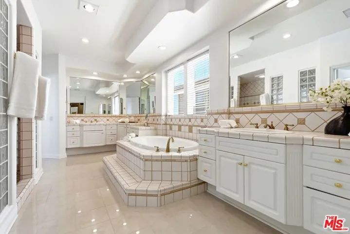 20274 Via Medici, Porter Ranch, California 91326