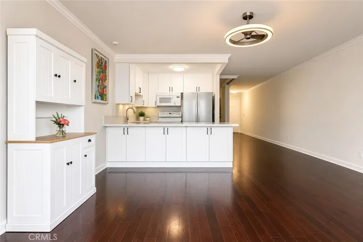 102 Scholz 243, Newport Beach, California 92663