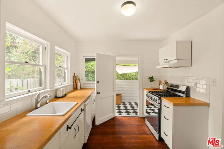 6039 Piedmont Avenue, Los Angeles, California 90042